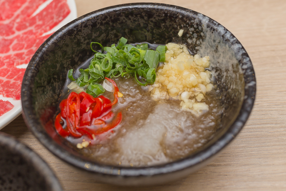 台北美食 - 牛ㄅㄟㄅㄟ 台灣溫體牛火鍋/微風廣場旁/忠孝復興站/頂級溫體牛