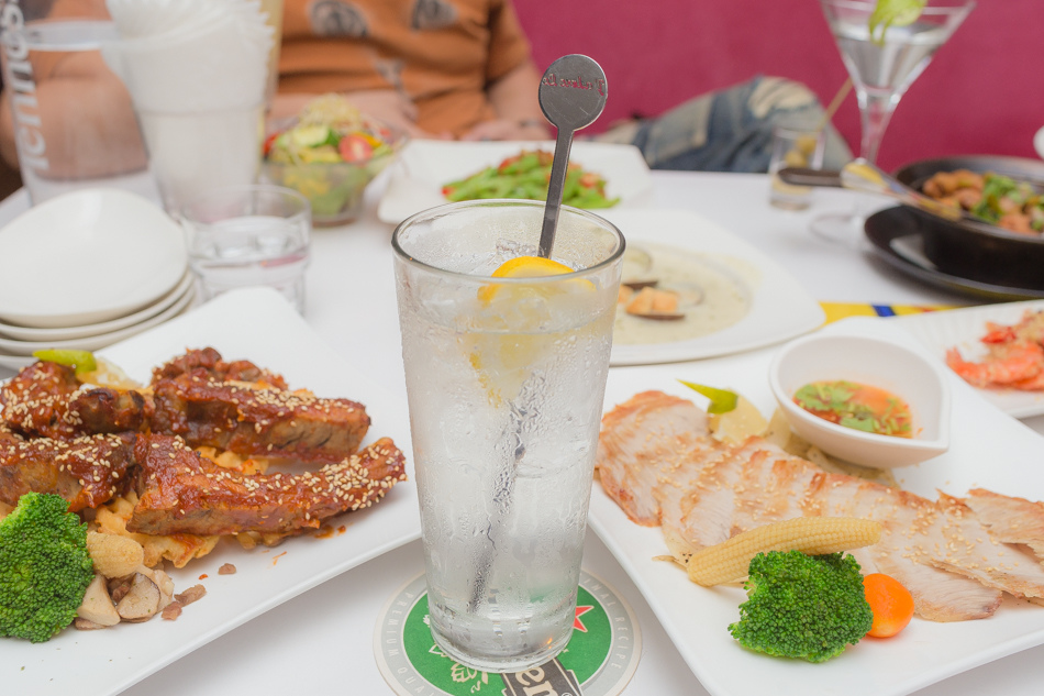 夏朵拉餐酒館