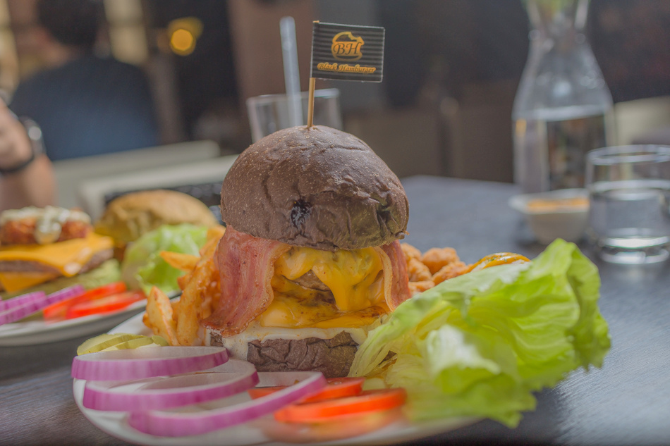 招牌小山牛肉堡 招牌小山牛肉堡