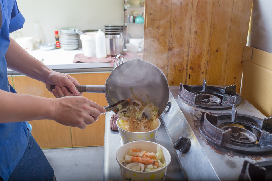 高雄美食/凹子底美食/熱河街美食/吉林夜市美食-阿彬炒麵屋 高雄美食/凹子底美食/熱河街美食/吉林夜市美食-阿彬炒麵屋