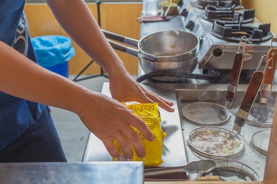 高雄美食/凹子底美食/熱河街美食/吉林夜市美食-阿彬炒麵屋 高雄美食/凹子底美食/熱河街美食/吉林夜市美食-阿彬炒麵屋