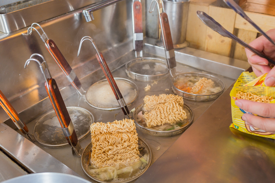 高雄美食/凹子底美食/熱河街美食/吉林夜市美食-阿彬炒麵屋 高雄美食/凹子底美食/熱河街美食/吉林夜市美食-阿彬炒麵屋