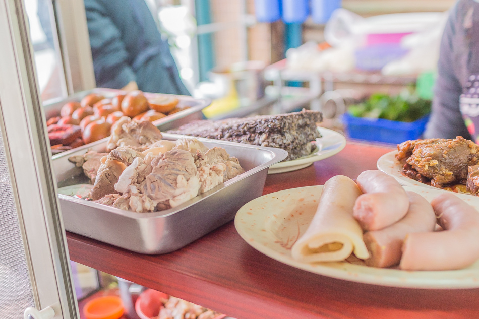 屏東美食 - 阿群麵館 / 肉臊飯 / 滷肉飯 / 黑白切 屏東美食 - 阿群麵館 / 肉臊飯 / 滷肉飯 / 黑白切