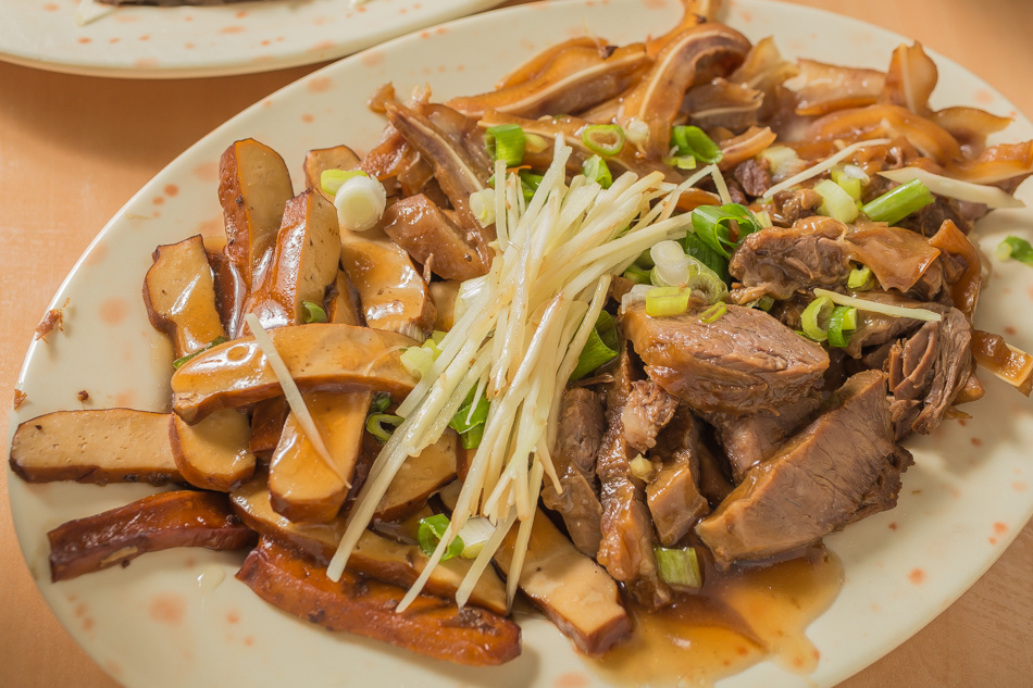 屏東美食 - 阿群麵館 / 肉臊飯 / 滷肉飯 / 黑白切