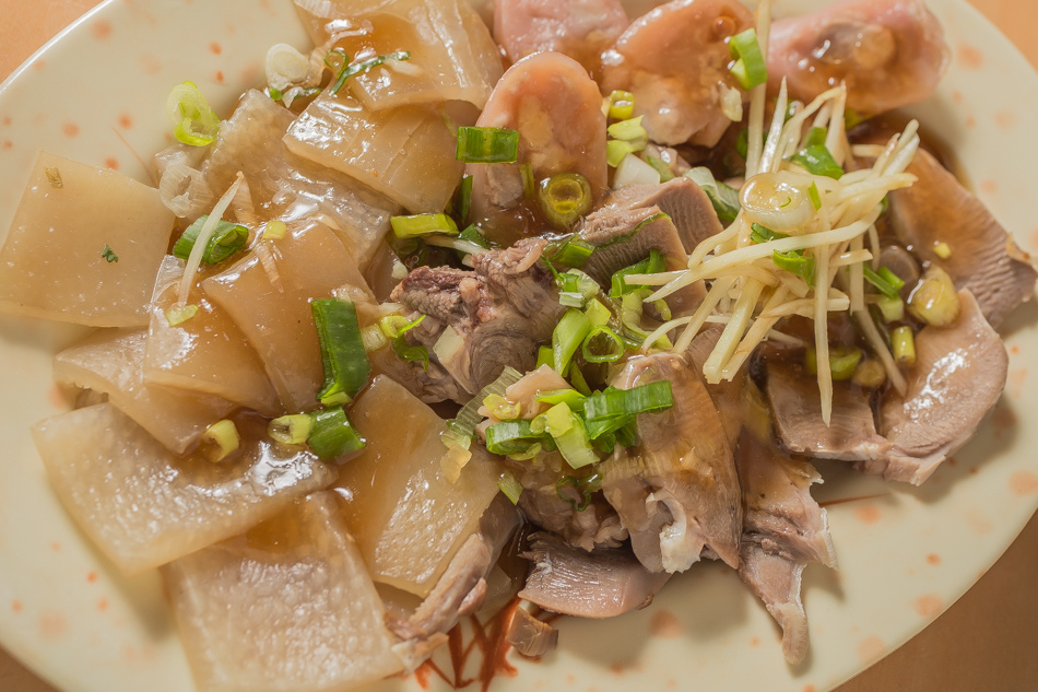 屏東美食 - 阿群麵館 / 肉臊飯 / 滷肉飯 / 黑白切 屏東美食 - 阿群麵館 / 肉臊飯 / 滷肉飯 / 黑白切