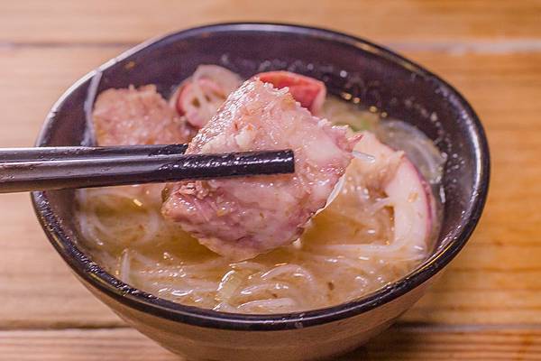 高雄美食 - 鳳山美食152番地 燒烤日本料理祖傳燜鴨澎湖芋香米粉