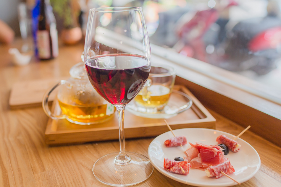 高雄晚上何處去 – 高雄酒吧 / 居酒屋 / 葡萄酒吧 / 紅酒吧 懶人包 (2019年8月更新18間) - 第9張圖 高雄晚上何處去 – 高雄酒吧 / 居酒屋 / 葡萄酒吧 / 紅酒吧 懶人包 (2019年8月更新18間)