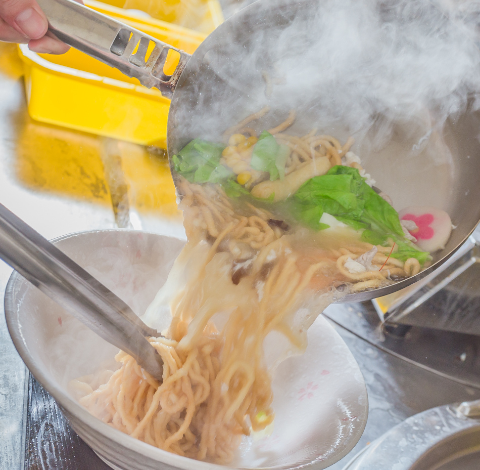 高雄美食 - 鐵雄食堂 / 鍋燒意麵 | 酸辣粉