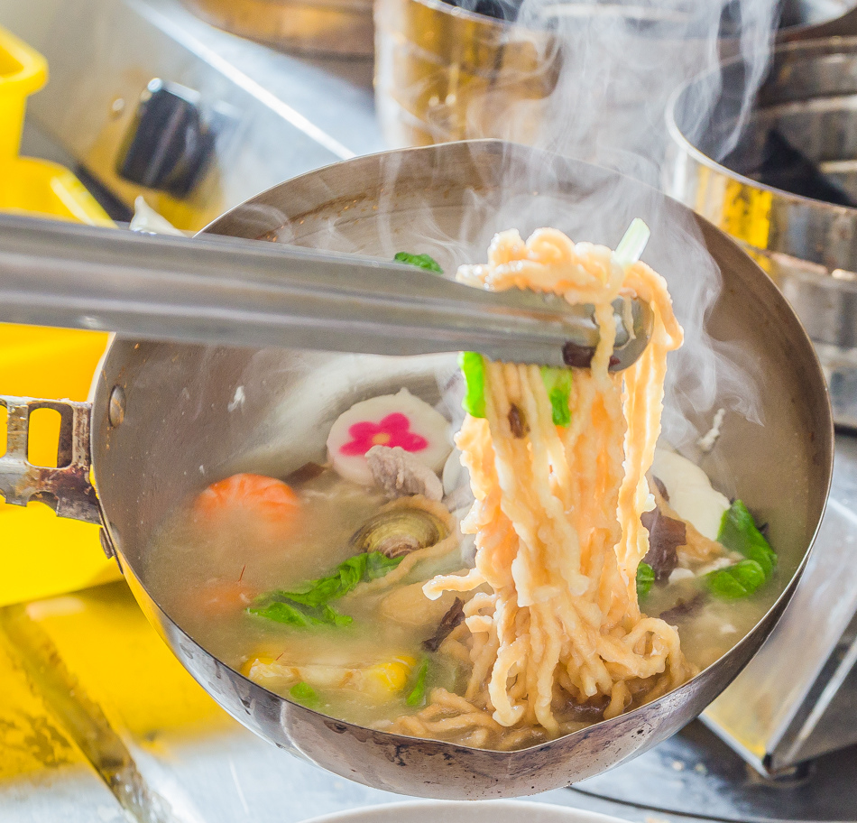 高雄美食 - 鐵雄食堂 / 鍋燒意麵 | 酸辣粉 高雄美食 - 鐵雄食堂 / 鍋燒意麵 | 酸辣粉