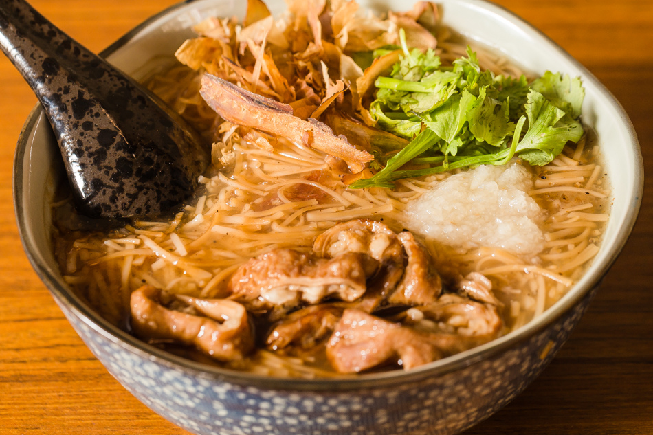 鳳山美食參福麵線。豆腐