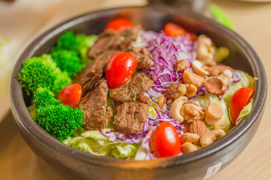 屏東美食 - 玩派莊園牛肉堅果沙拉(220元)