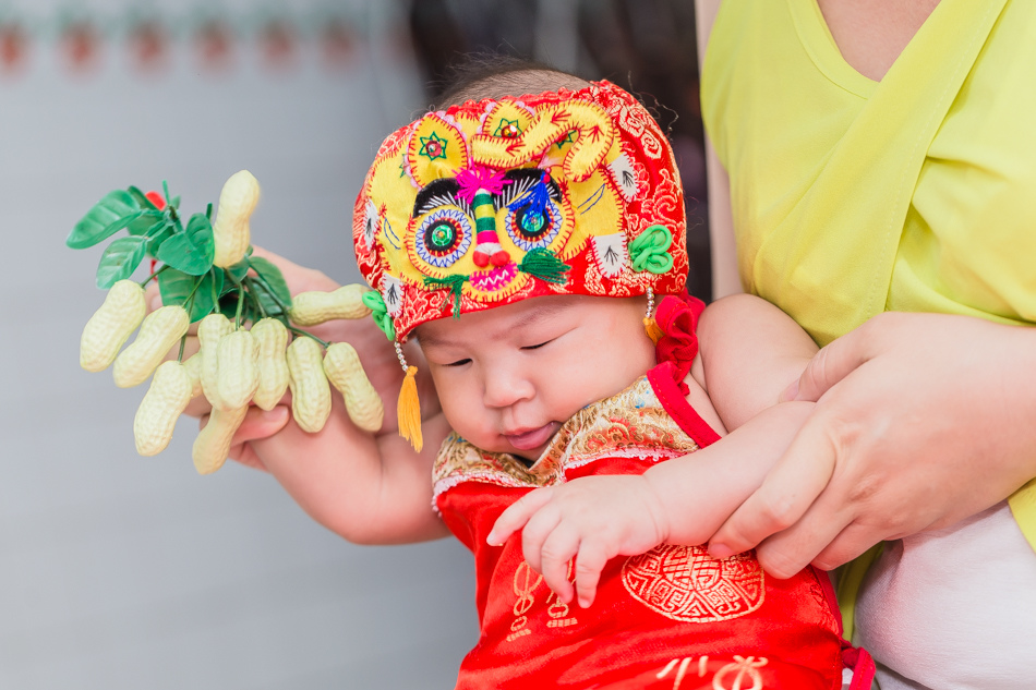 小孩抓周收涎第一次就上手