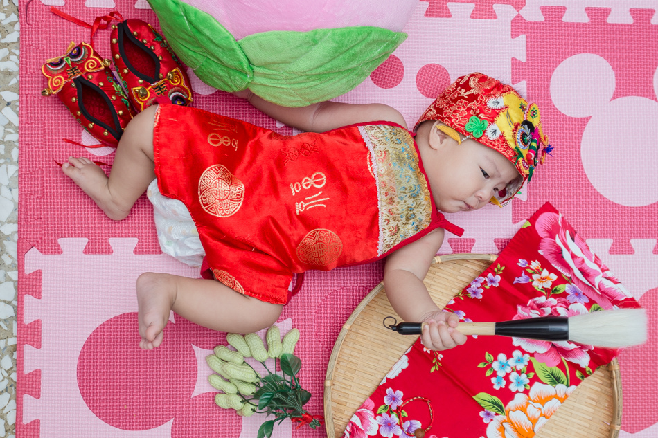 小孩抓周收涎第一次就上手