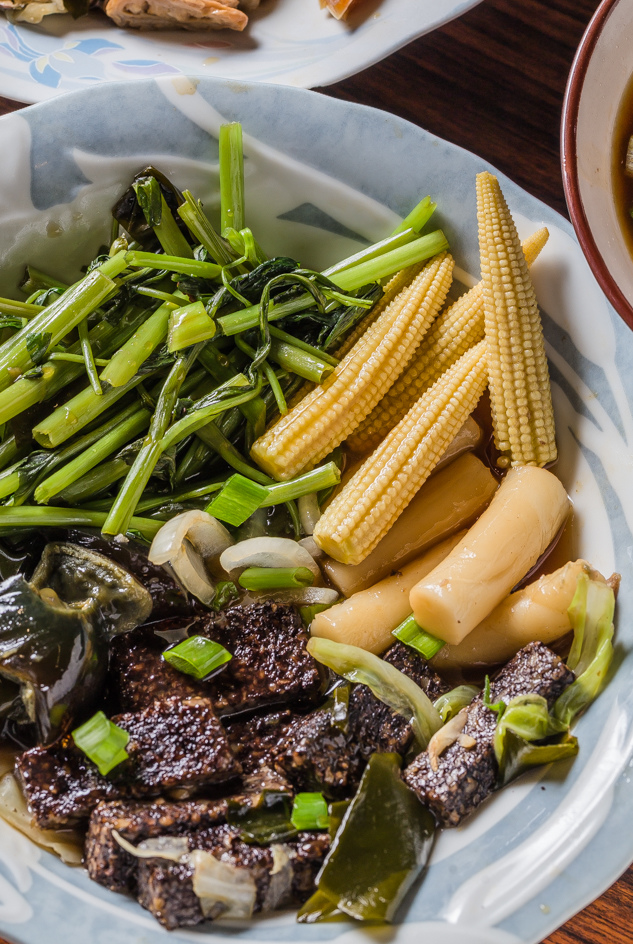 高雄美食 - 光華夜市豬小弟滷味