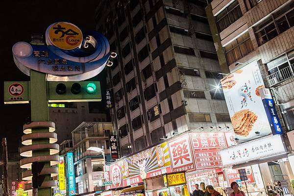 高雄旅遊 - 2017年吃心帶你六合夜市走一回