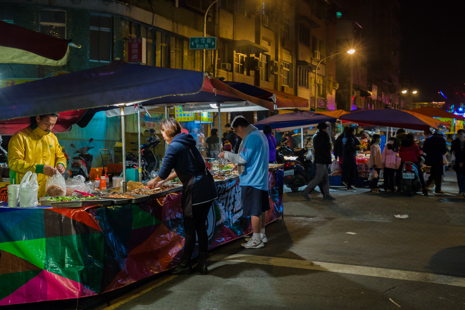 高雄旅遊 - 駁二夜市 橋下夜市 星期六限定 高雄旅遊 - 駁二夜市 橋下夜市 星期六限定
