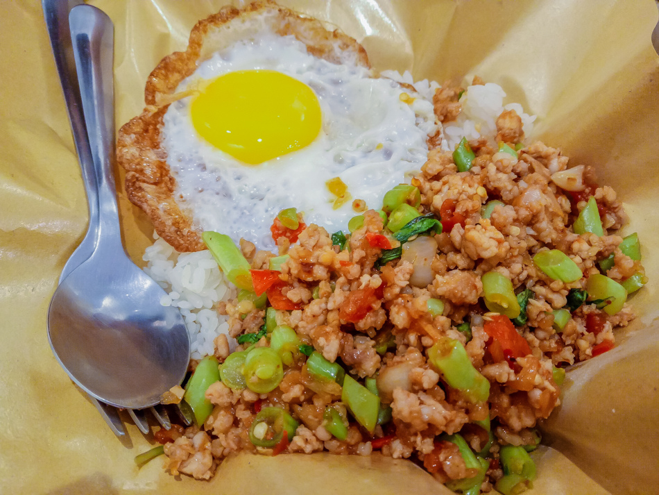 bitch小姐 - 泰式打拋豬 bitch小姐 - 泰式打拋豬