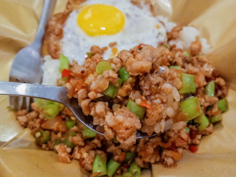 bitch小姐 - 泰式打拋豬 bitch小姐 - 泰式打拋豬