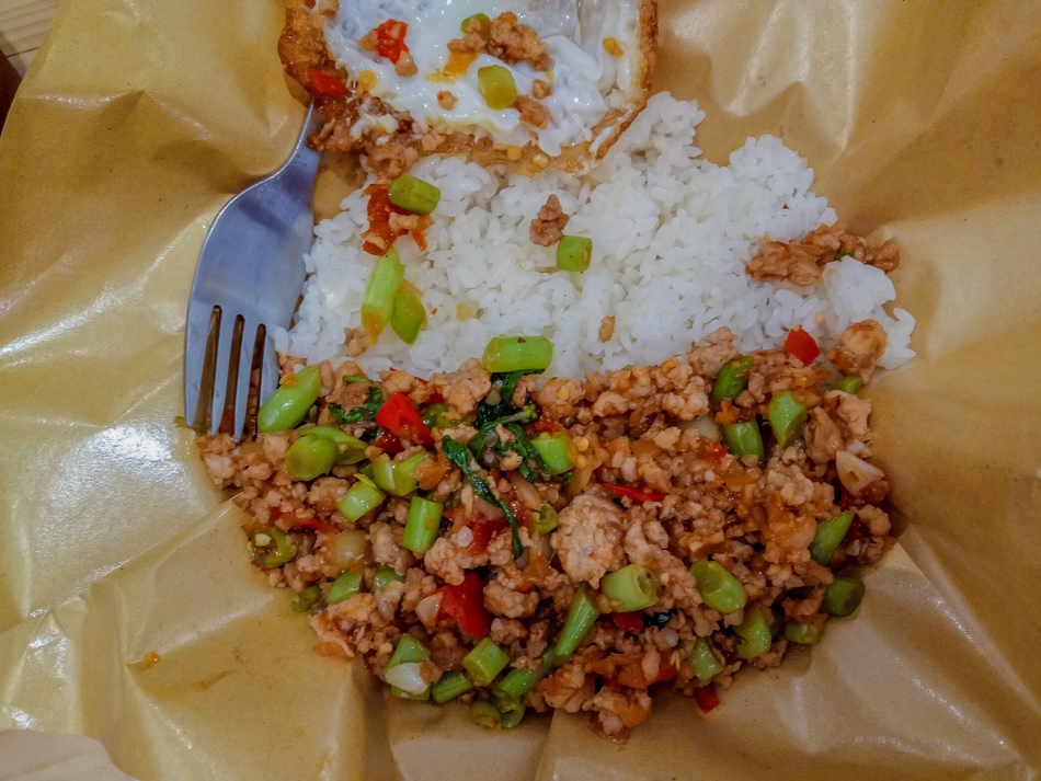 bitch小姐 - 泰式打拋豬 bitch小姐 - 泰式打拋豬