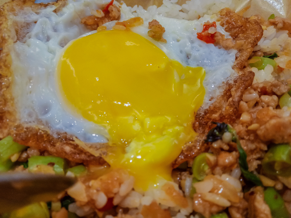 bitch小姐 - 泰式打拋豬 bitch小姐 - 泰式打拋豬