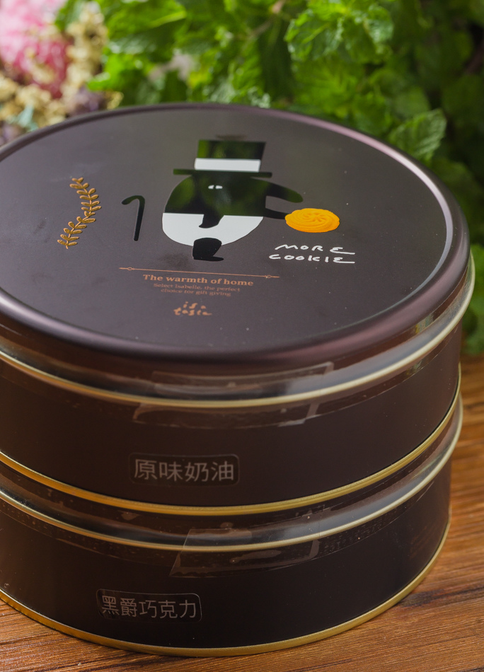 伊莎貝爾馬來貘聯名超可愛鐵盒 伊莎貝爾馬來貘聯名超可愛鐵盒