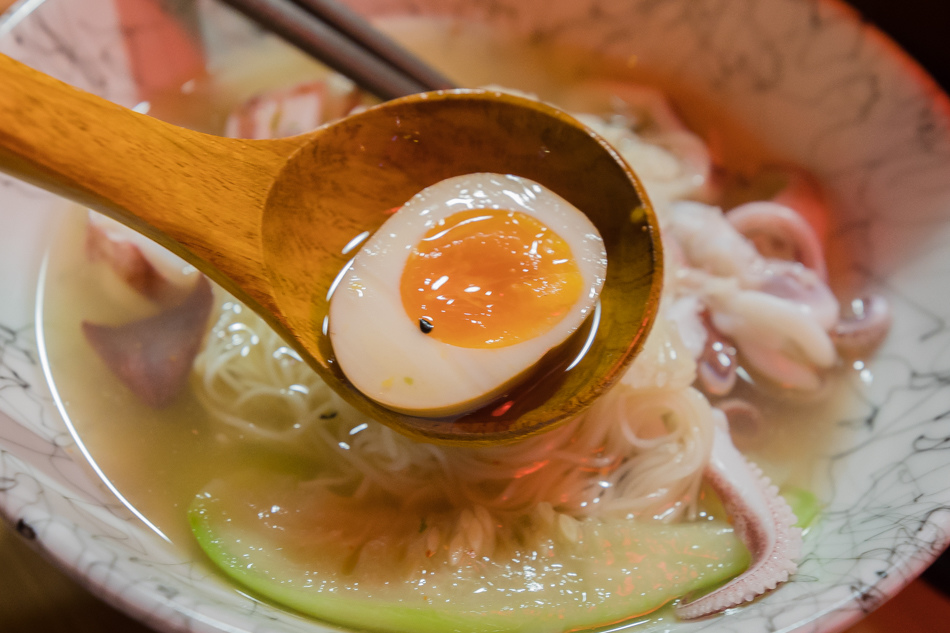 鹽埕美食 - 澎味小卷麵線 鹽埕美食 - 澎味小卷麵線