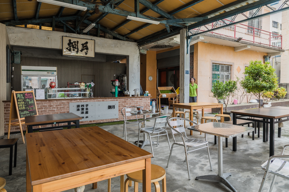 175A0751.jpg 泉捌月店內環境與甜品展示,充滿溫馨氛圍