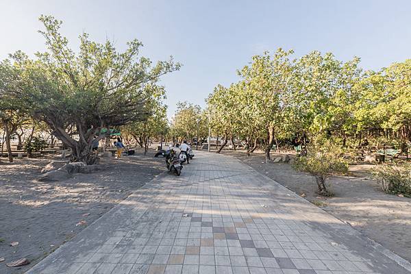 東港鎮海公園 - 無名臭豆腐、黑輪、蜜地瓜