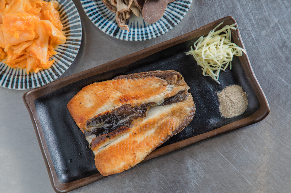 旻哥古早味飯湯-同盟店 香煎虱目魚肚100元。