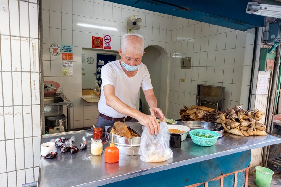 高雄鹽埕美食 - 阿伯肉粽 高雄鹽埕美食 - 阿伯肉粽