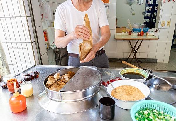 高雄鹽埕美食 - 阿伯肉粽