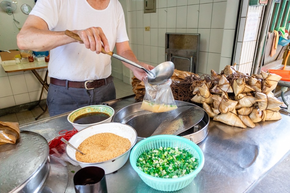 高雄鹽埕美食 - 阿伯肉粽 高雄鹽埕美食 - 阿伯肉粽