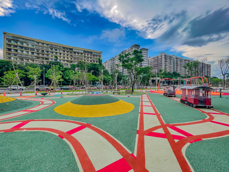 果貿社區兒童公園 / 大地遊戲場