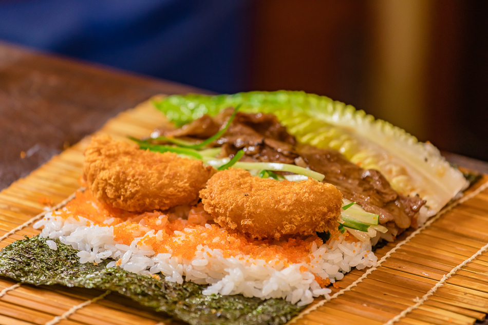 起司可樂餅牛肉壽司(6顆)240元 起司可樂餅牛肉壽司(6顆)240元