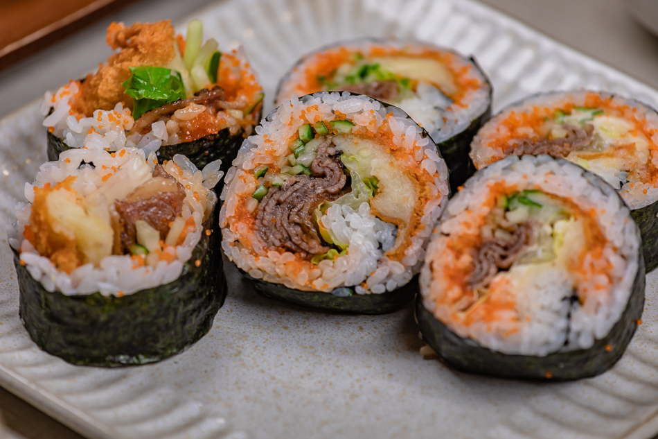 起司可樂餅牛肉壽司(6顆)240元 起司可樂餅牛肉壽司(6顆)240元