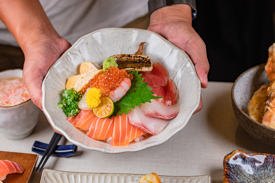 特上生魚丼450元