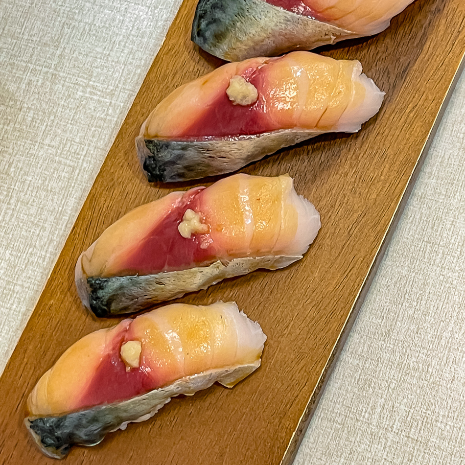 日本青花魚壽司四貫(220元)さば 日本青花魚壽司四貫(220元)
