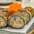 炸熟鮭魚壽司(80元)