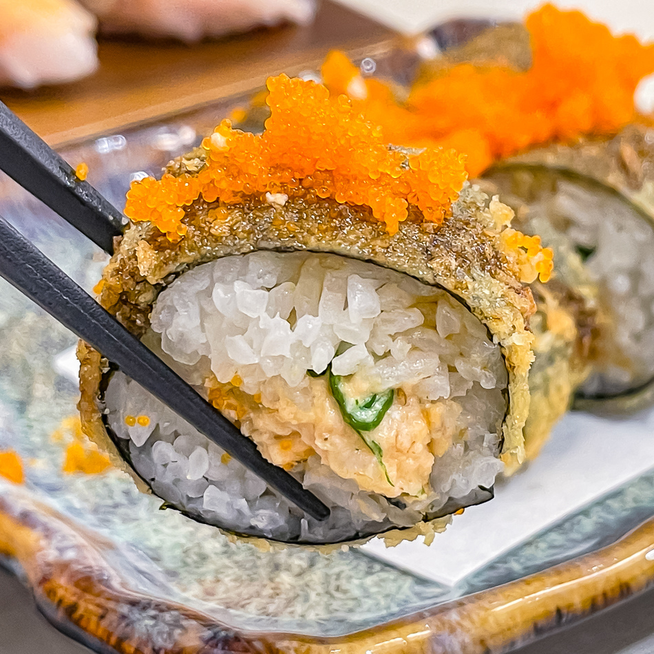 炸熟鮭魚壽司(80元) 炸熟鮭魚壽司(80元)
