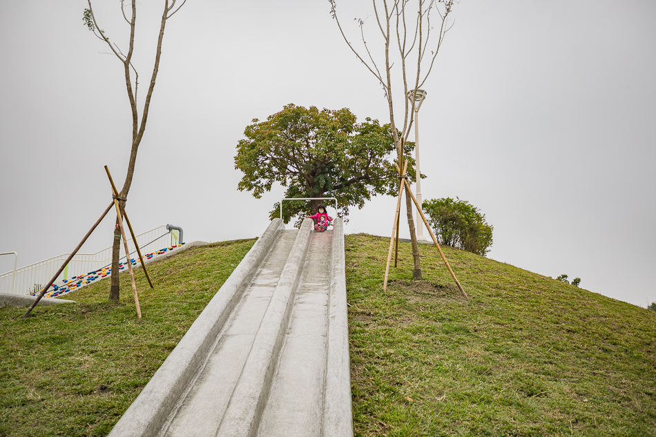 岡山河堤公園兒童遊戲場