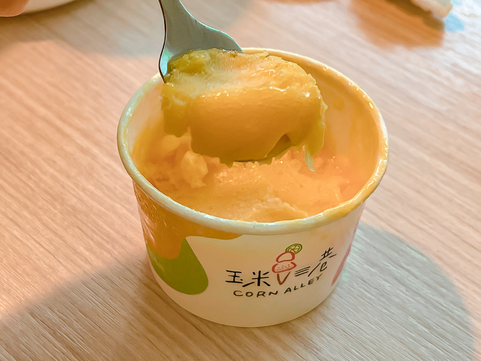 屏東美食 / 玉米三巷冰淇淋工坊