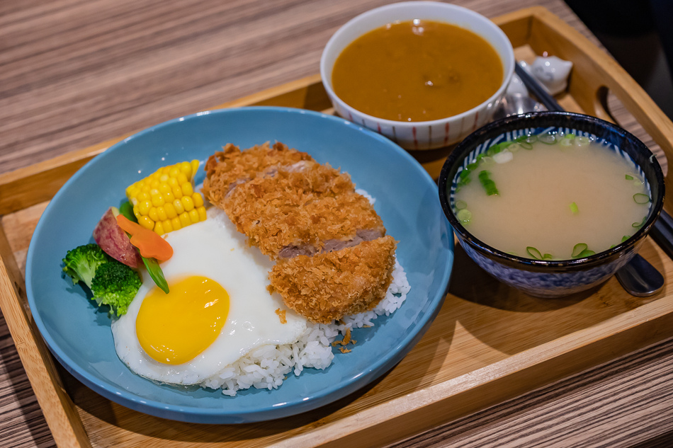 日曜日/日系咖哩豬排店