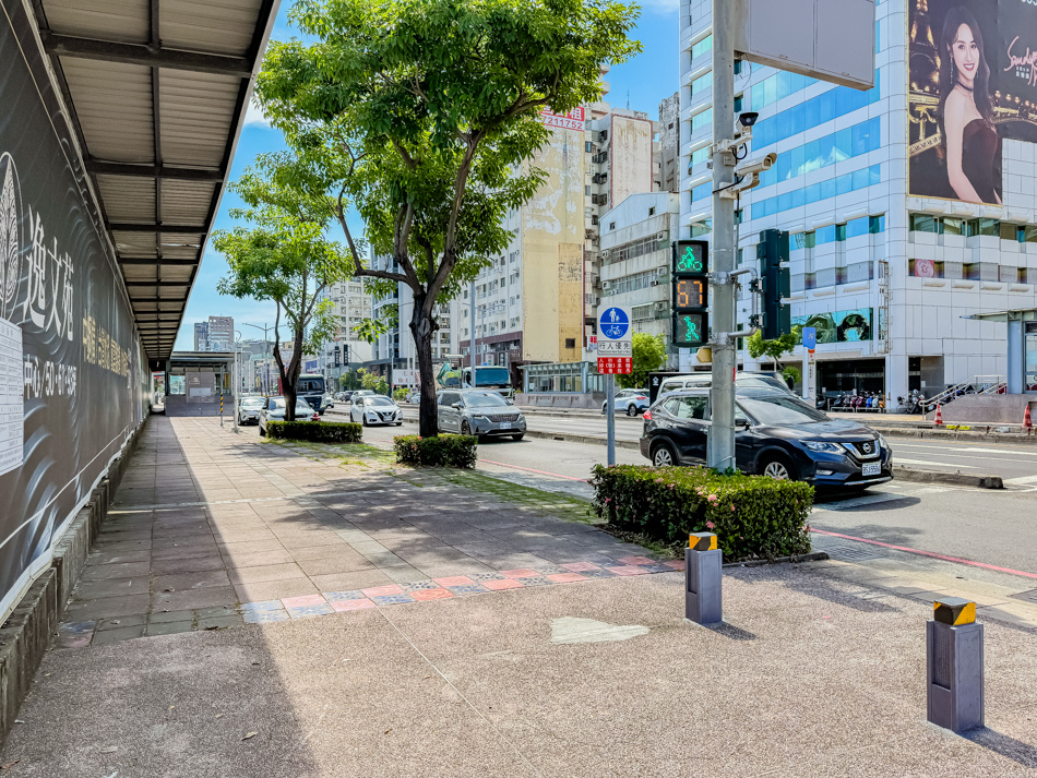 捷運五塊厝站