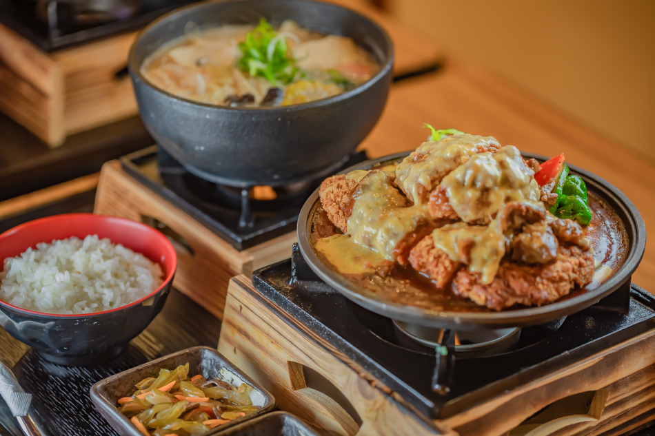 波爾多牛筋肉起司豬排特盛豆腐鍋定食 波爾多牛筋肉起司豬排特盛豆腐鍋定食