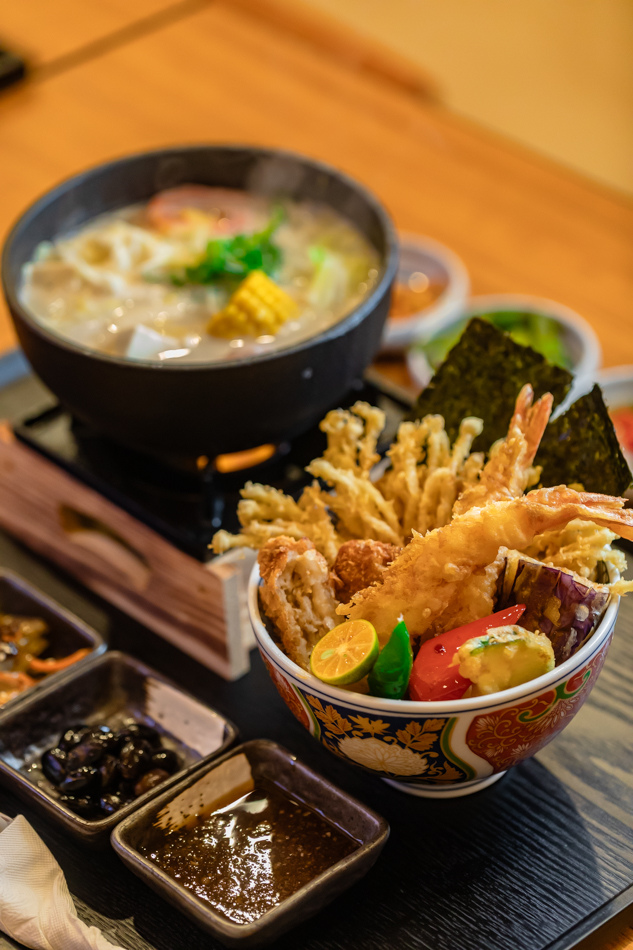 什錦海老天婦羅丼豆腐鍋定食 什錦海老天婦羅丼豆腐鍋定食