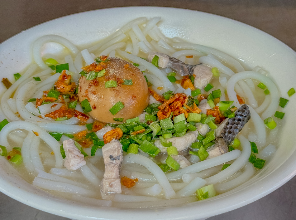 鹽埕美食 - 阿忠虱目魚粗米粉 餐點