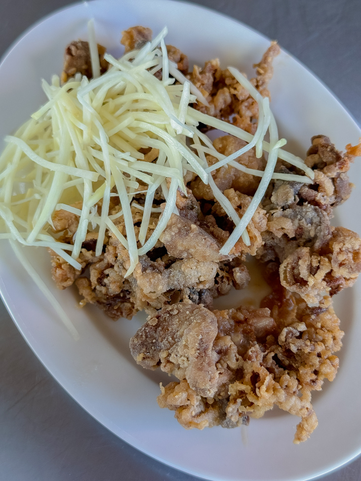 鹽埕美食 - 阿忠虱目魚粗米粉炸魚肚 鹽埕美食 - 阿忠虱目魚粗米粉炸魚肚