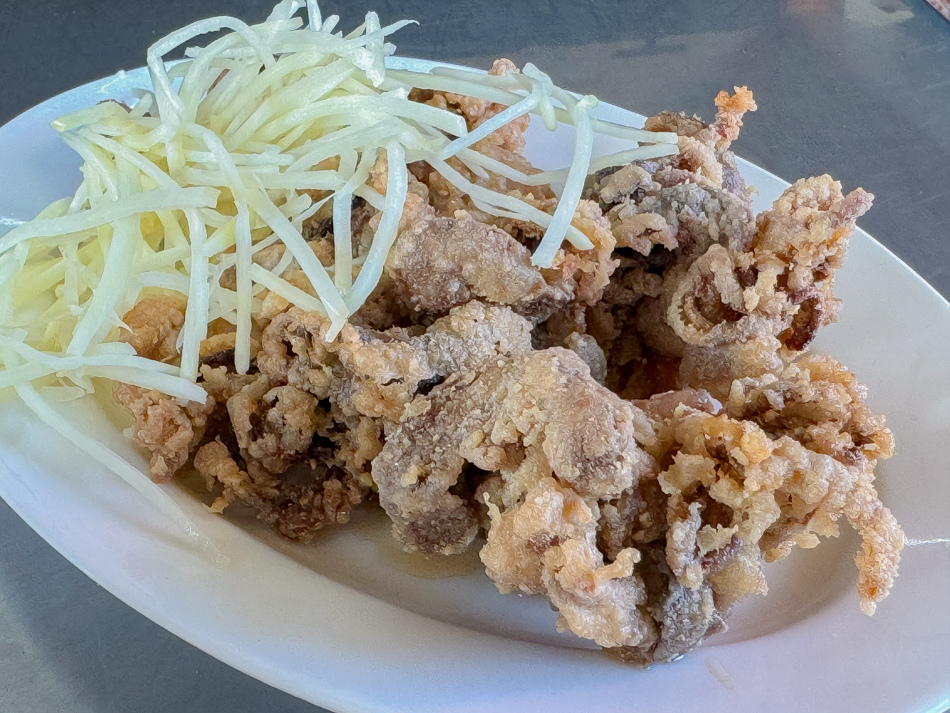 鹽埕美食 - 阿忠虱目魚粗米粉炸魚腸 鹽埕美食 - 阿忠虱目魚粗米粉炸魚腸