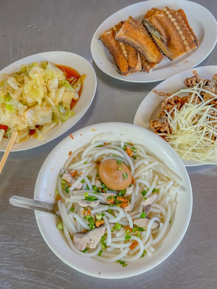 鹽埕美食 - 阿忠虱目魚粗米粉 鹽埕美食 - 阿忠虱目魚粗米粉