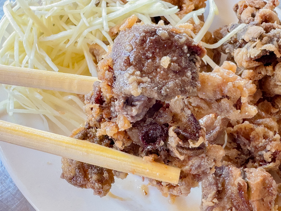 鹽埕美食 - 阿忠虱目魚粗米粉炸魚腸 鹽埕美食 - 阿忠虱目魚粗米粉炸魚腸